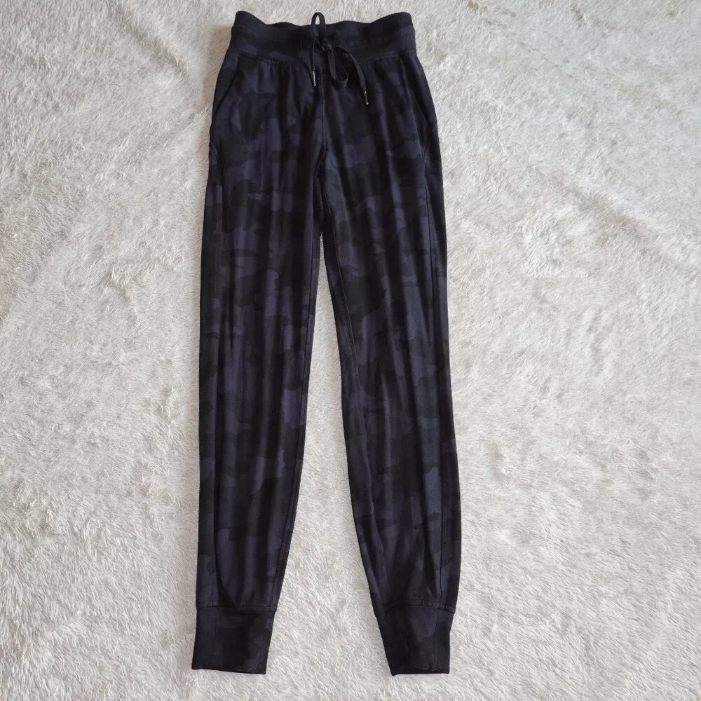 Women's Size 2 Lululemon Ready to Rulu High Rise Jogger, Full Length, Black Camo